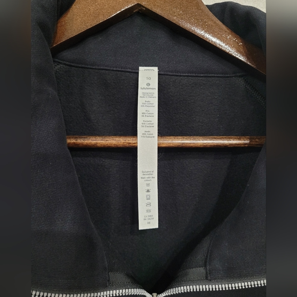 Lululemon Jacket, Size 10, Like New Condition, Black Color - Picture 5 of 10